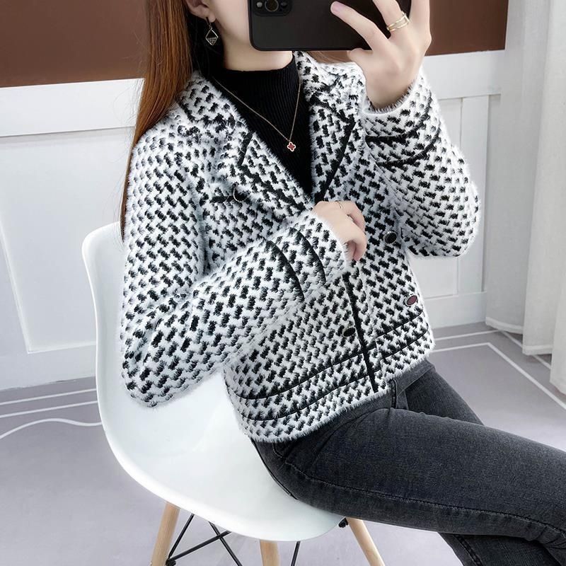 Women's Square Collar